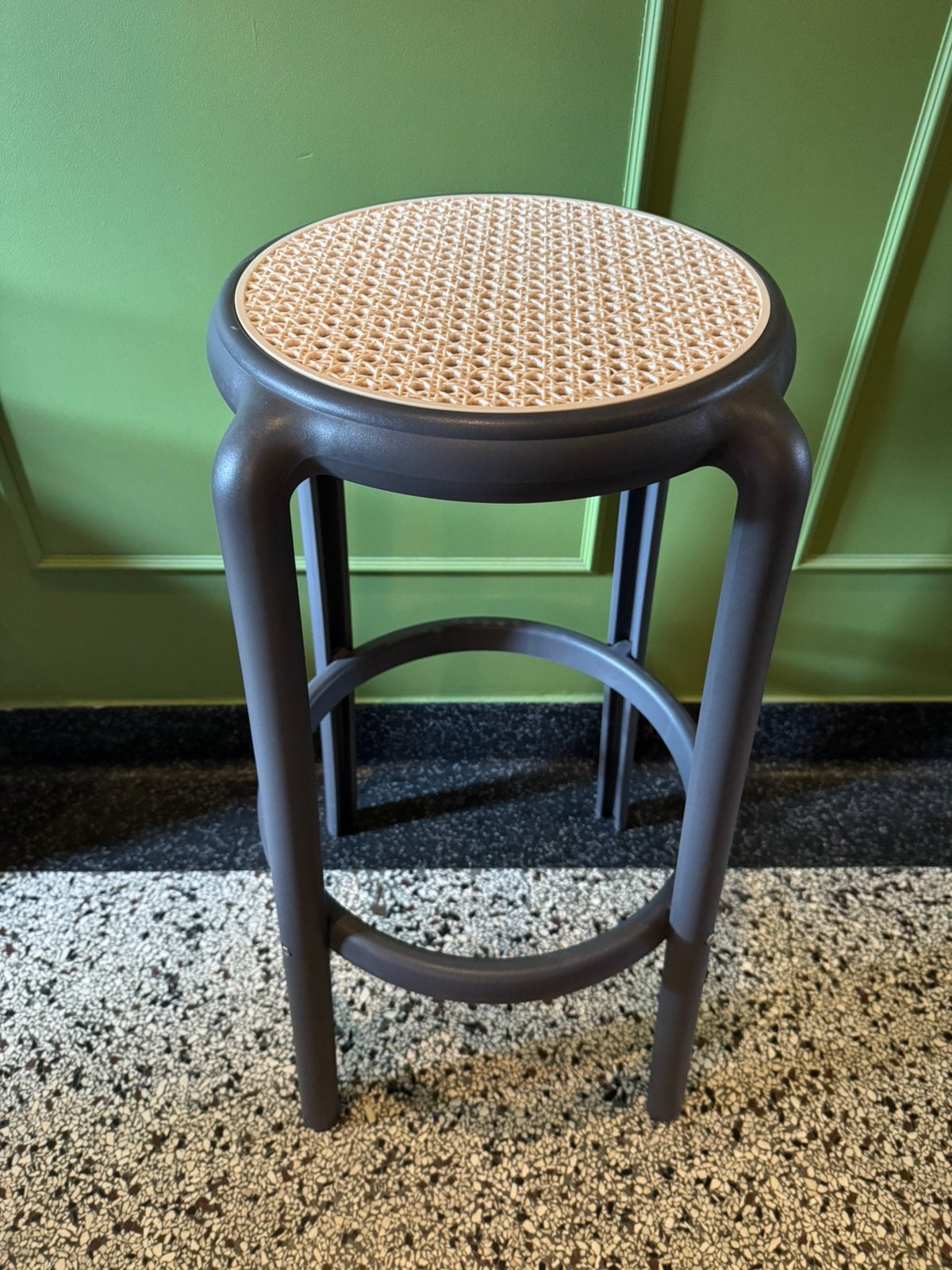 Slkum barkruk omara grijs, Huis en Inrichting, 1 kruk, Ophalen, Zo goed als nieuw, 60 tot 90 cm