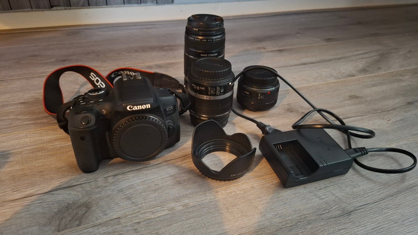 Canon EOS 750D Spiegelreflexcamera met 3 lenzen, Ophalen, Spiegelreflex, Canon, Zo goed als nieuw