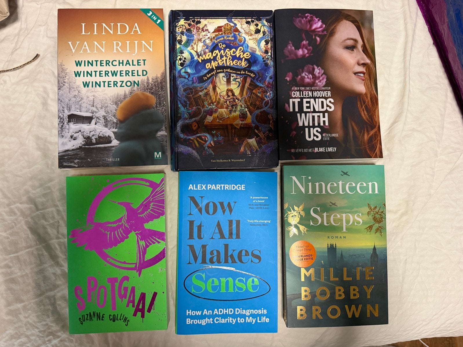 Boekenpakket: Spel der Honger, Winterchalet, It Ends With Us, Ophalen of Verzenden, Gelezen, Nederland