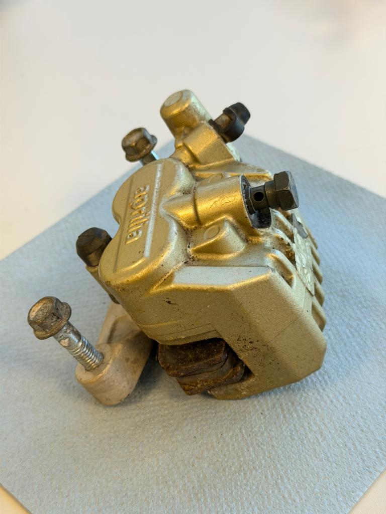 Aprilia Mana 850 Achter Remklauw OEM 856526 brake caliper, Ophalen of Verzenden, H, H, H