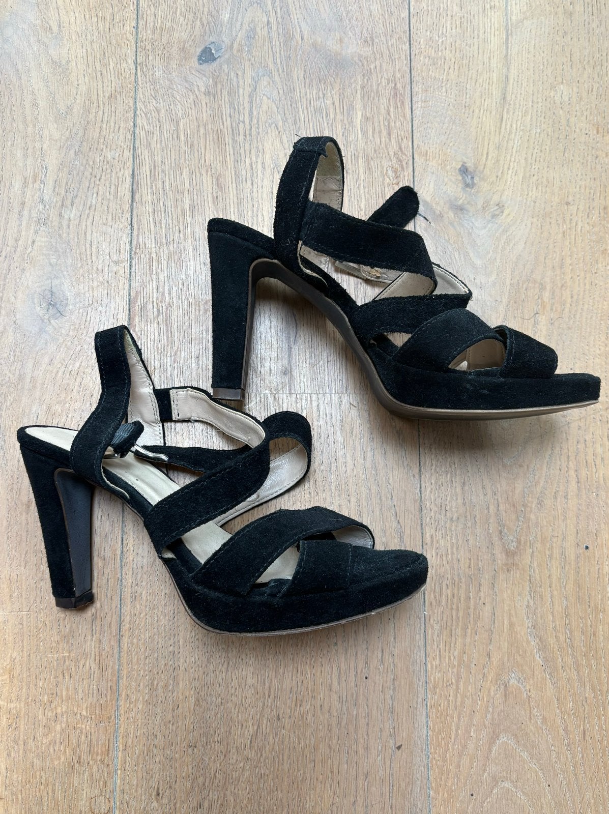 Manfield zwarte suède sandalen met hak, maat 38, Verzenden, Zwart, Sandalen of Muiltjes, Zo goed als nieuw