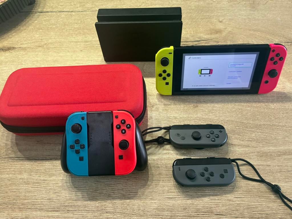 Nintendo Switch + extra controllers & accessoires, Avontuur en Actie, Gebruikt, Ophalen of Verzenden, 3 spelers of meer