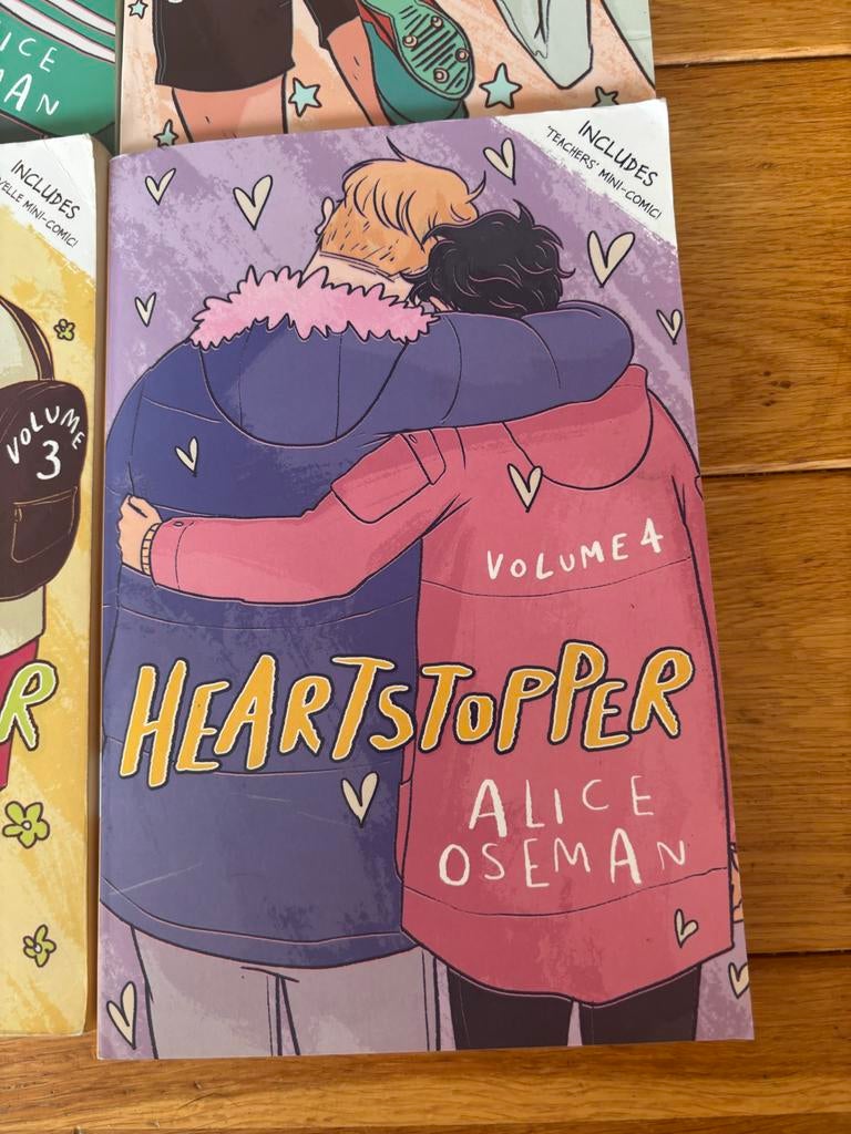 Heartstopper Boekenreeks - Volumes 1, 2, 3 & 4, Ophalen of Verzenden, Zo goed als nieuw, Europa overig