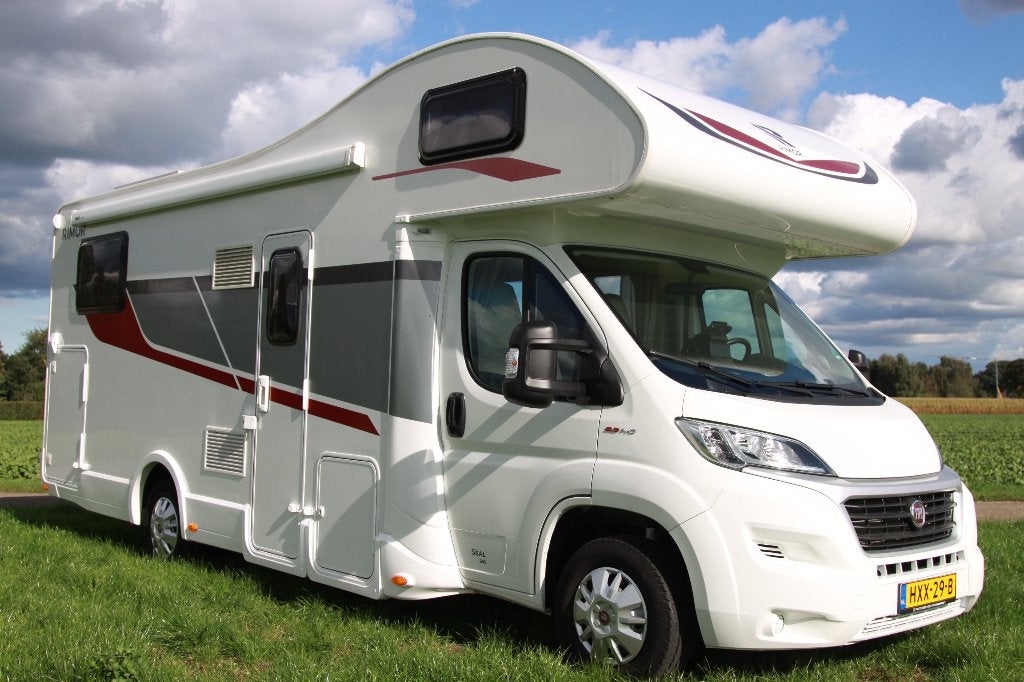 Rimor Seal 695 Enkele bedden lengtebedden Xxl garage Zonnepa, Caravans en Kamperen, Alkoof, Ringverwarming, Raamblindering, Bedrijf