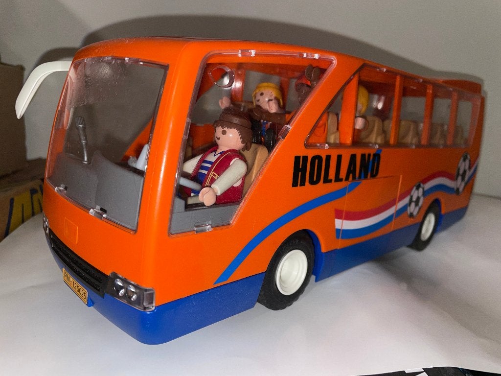 Playmobil Holland bus met chauffeur en 3 oranje spelers, Ophalen of Verzenden, Zo goed als nieuw, Voertuig