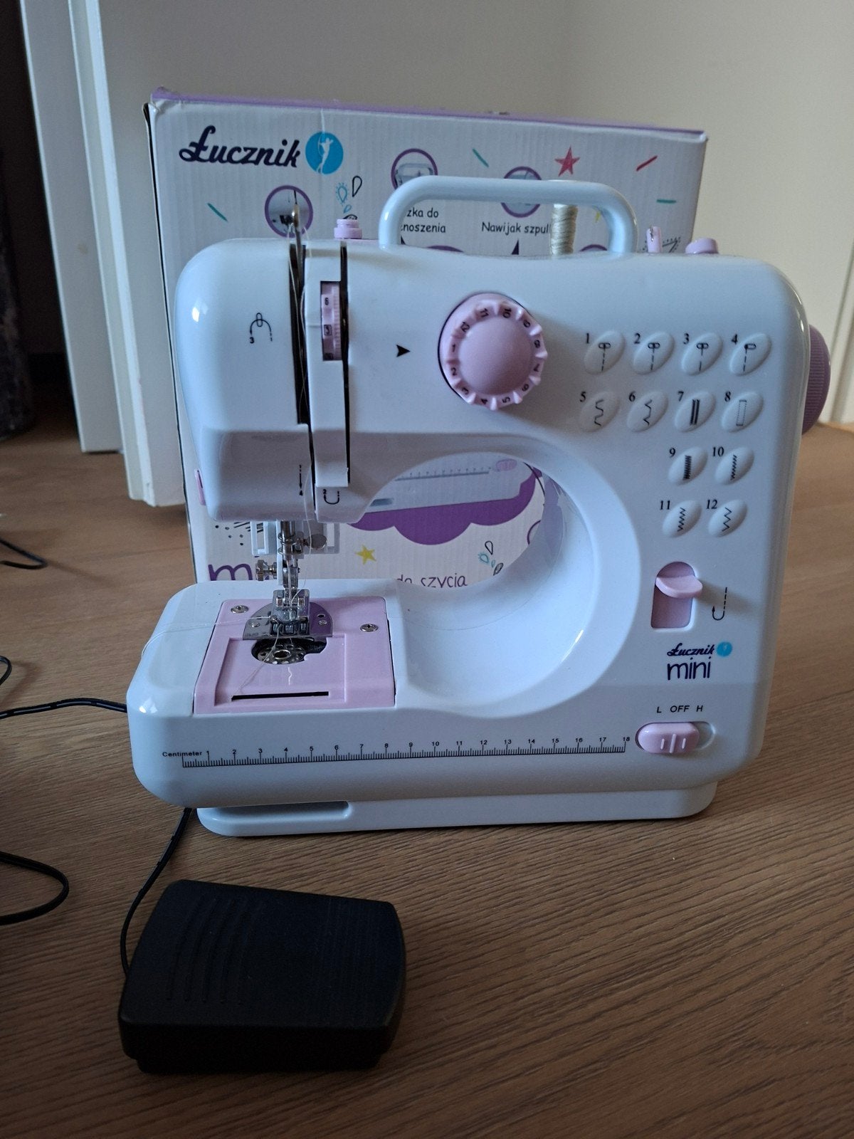 Lucznik Mini Naaimachine - Compact en Gebruiksvriendelijk, Ophalen of Verzenden, Zo goed als nieuw, Naaimachine, Overige merken