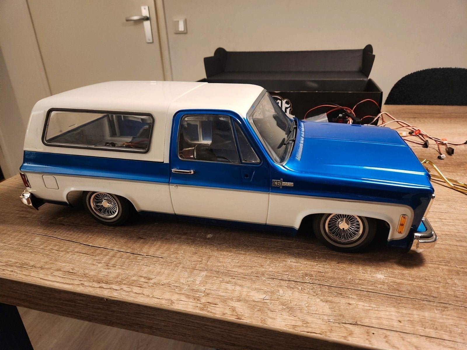 Redcat lowrider met RC4WD Chevrolet Blazer., Zo goed als nieuw, Schaal 1:10, Auto onroad, RTR (Ready to Run)