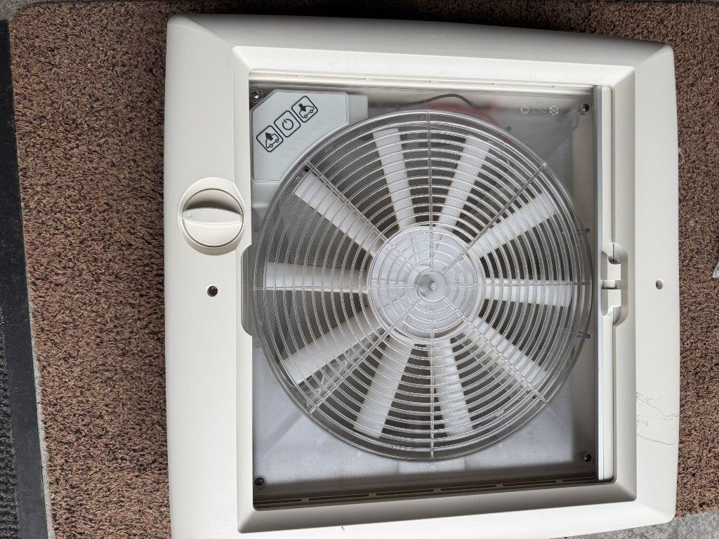 Dakventilator en mobiele vuilwatertank te koop., Caravans en Kamperen, Ophalen, Gebruikt