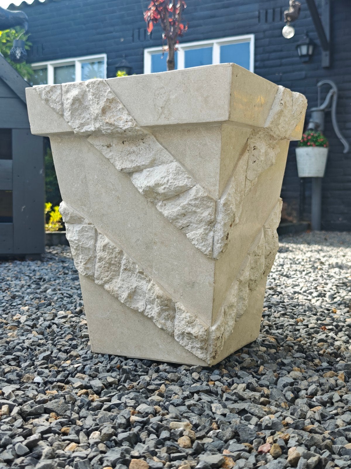 TE KOOP! Mooie grote fossielstenen bloempot
OPHALEN!!
Bieden, Ophalen, Vierkant, Steen, 25 tot 40 cm
