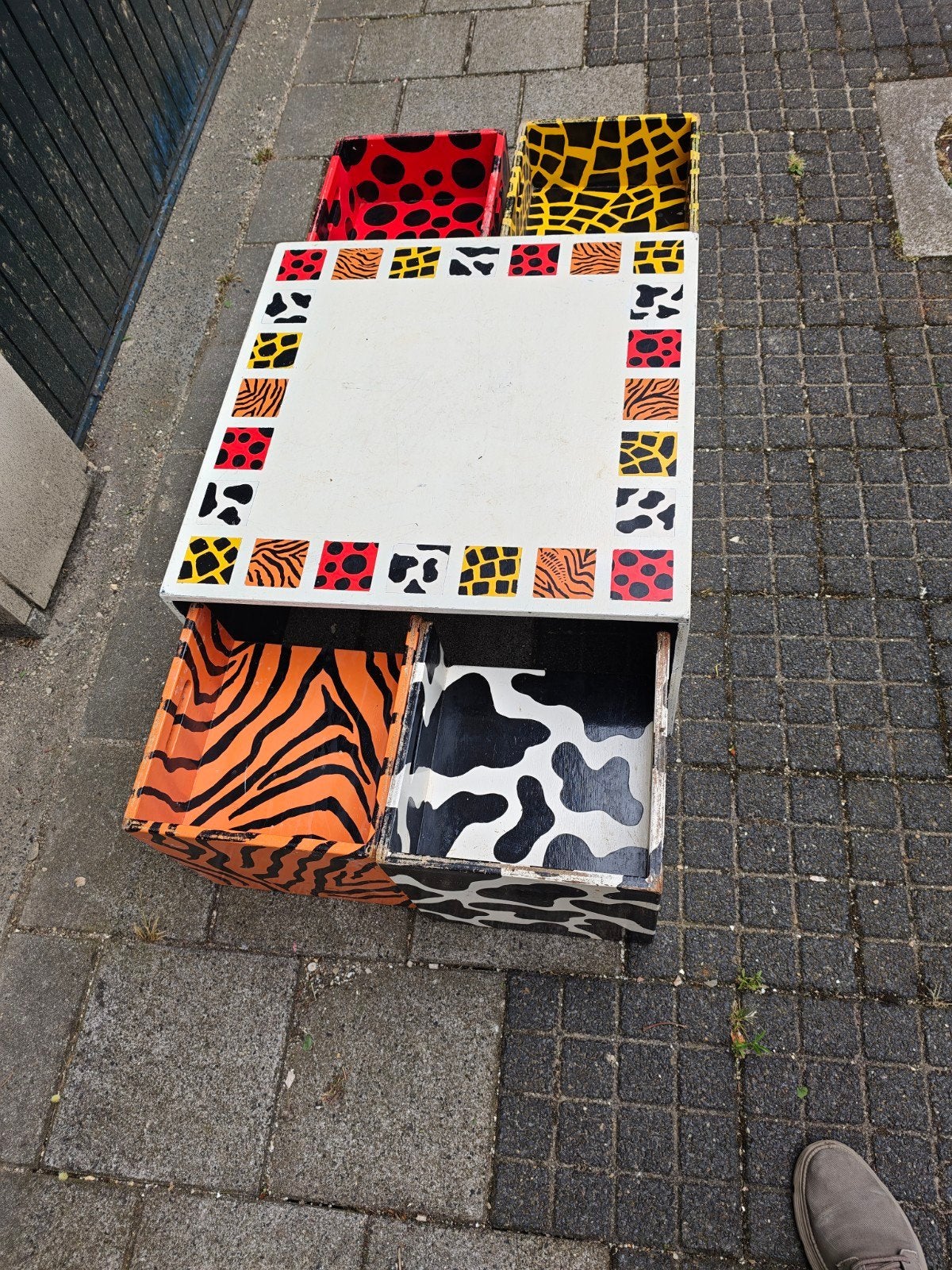 Speeltafel met dierenprint en bijpassende stoeltjes, Kinderen en Baby's, Ophalen, Gebruikt, Knutselen