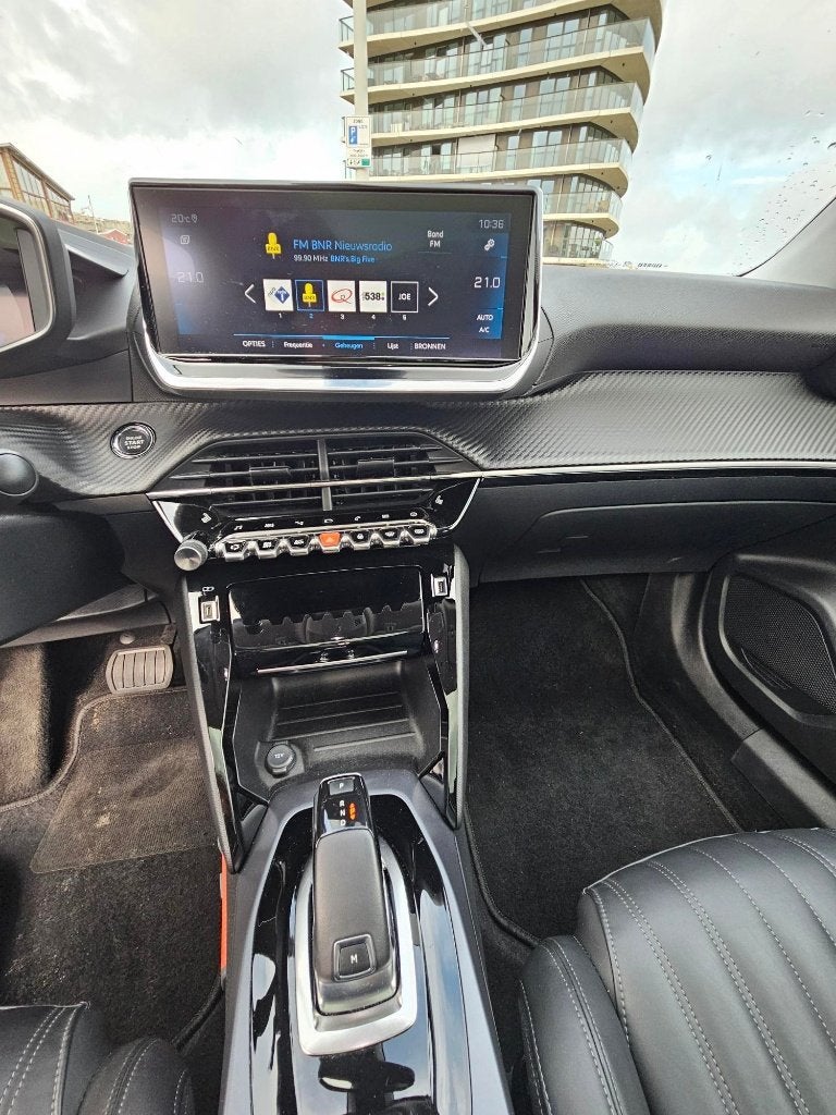 Foto 10 van Peugeot 2008 1.2 Puretech 130pk 2020 Grijs AUT / LEER / PANO