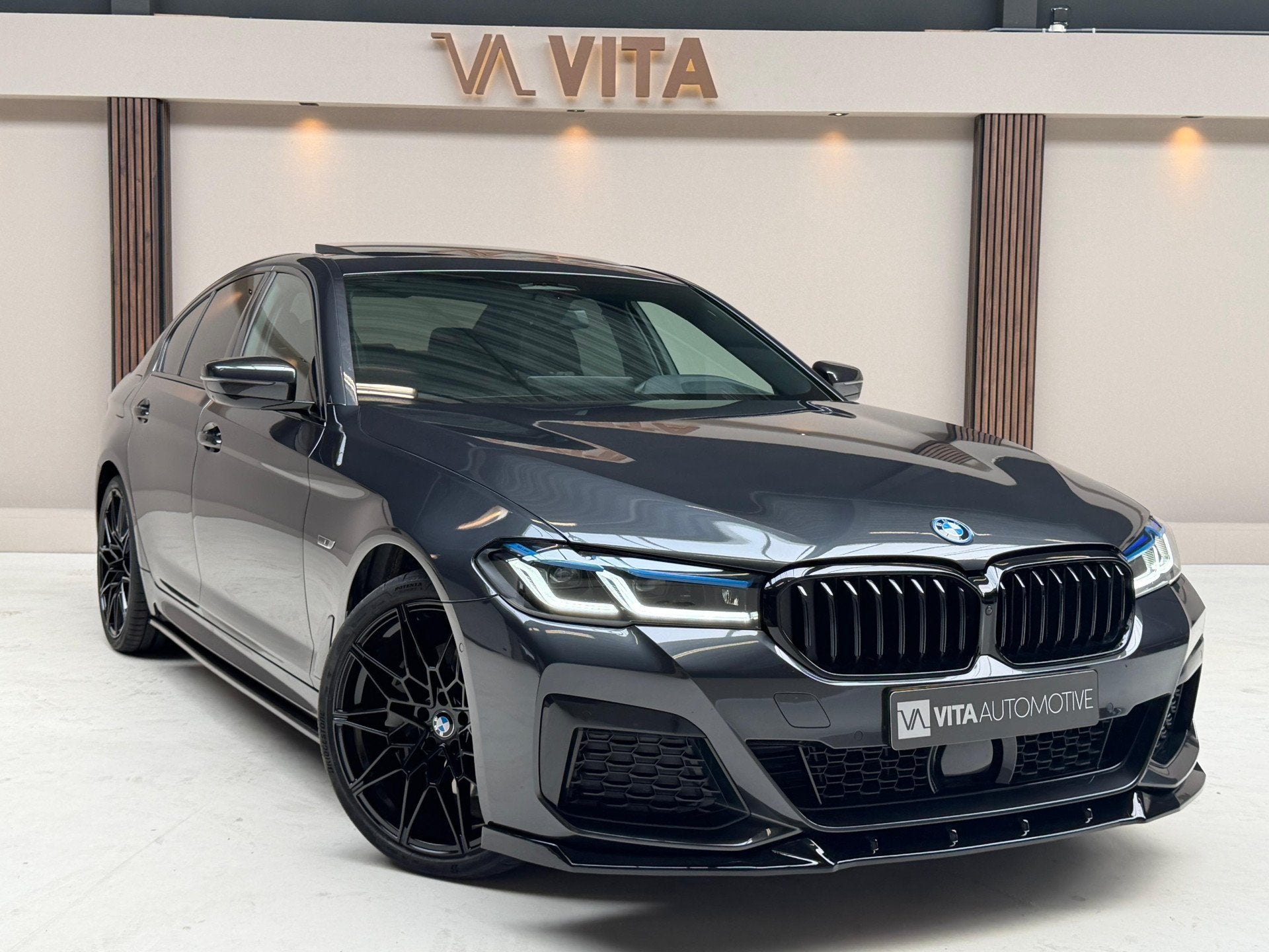BMW 5 Serie 545e xDrive High Executive Full Option|360Cam|Pa, Automaat, Gebruikt, Euro 6, 2000 kg
