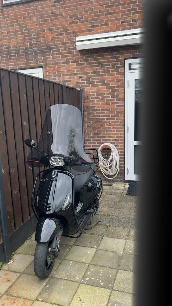 Vespa Sprint E5 black on black 2021, Fietsen en Brommers, Scooters | Vespa, Ophalen, Overige modellen, Maximaal 45 km/u, Zo goed als nieuw