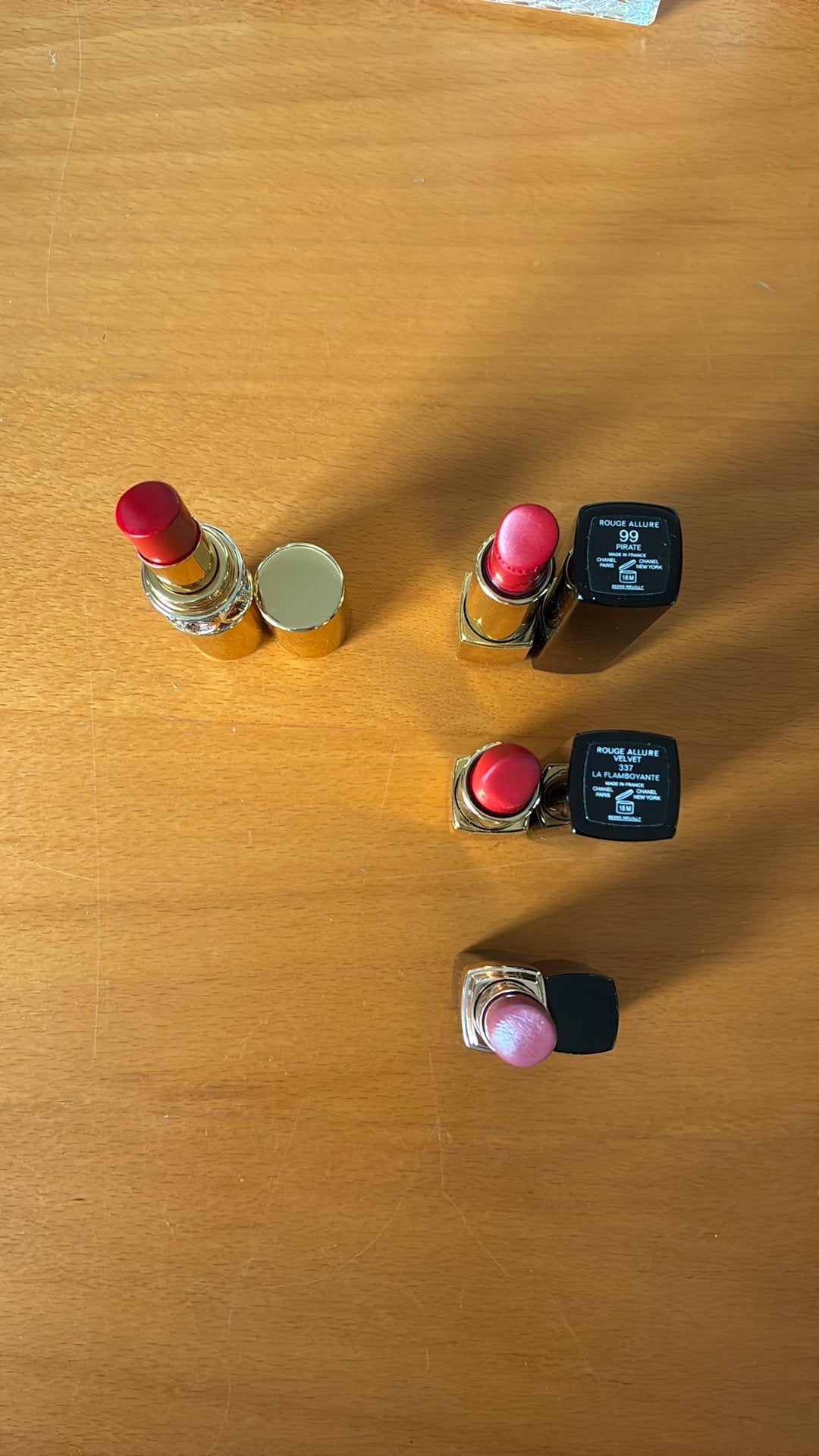 2x Lipstick Chanel, 1x Bobbi Brown, 1xYves Saint Laurent, Ophalen of Verzenden, Gebruikt, Lippen, Make-up