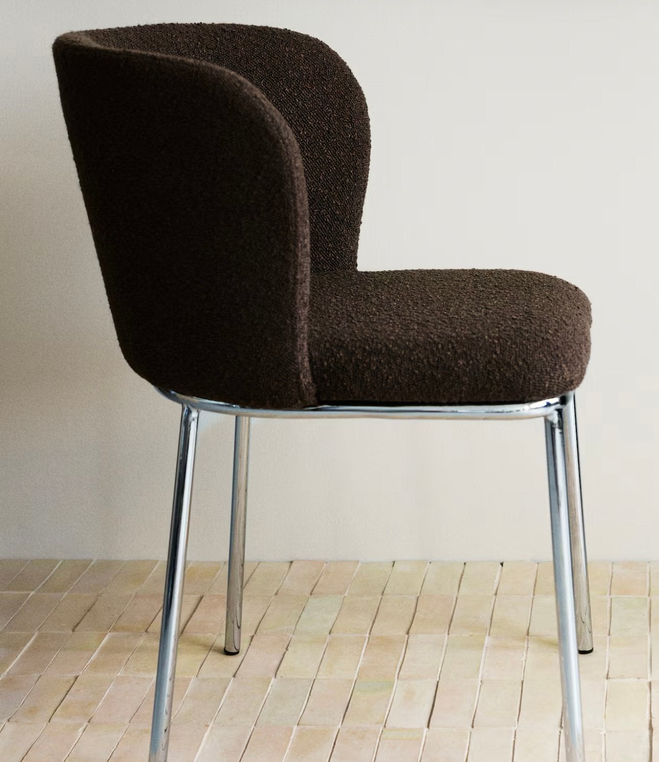 H&M Home  eetkamerstoelen bouchle bruine - (per stuks), Twee, Bruin, Ophalen of Verzenden, Zo goed als nieuw