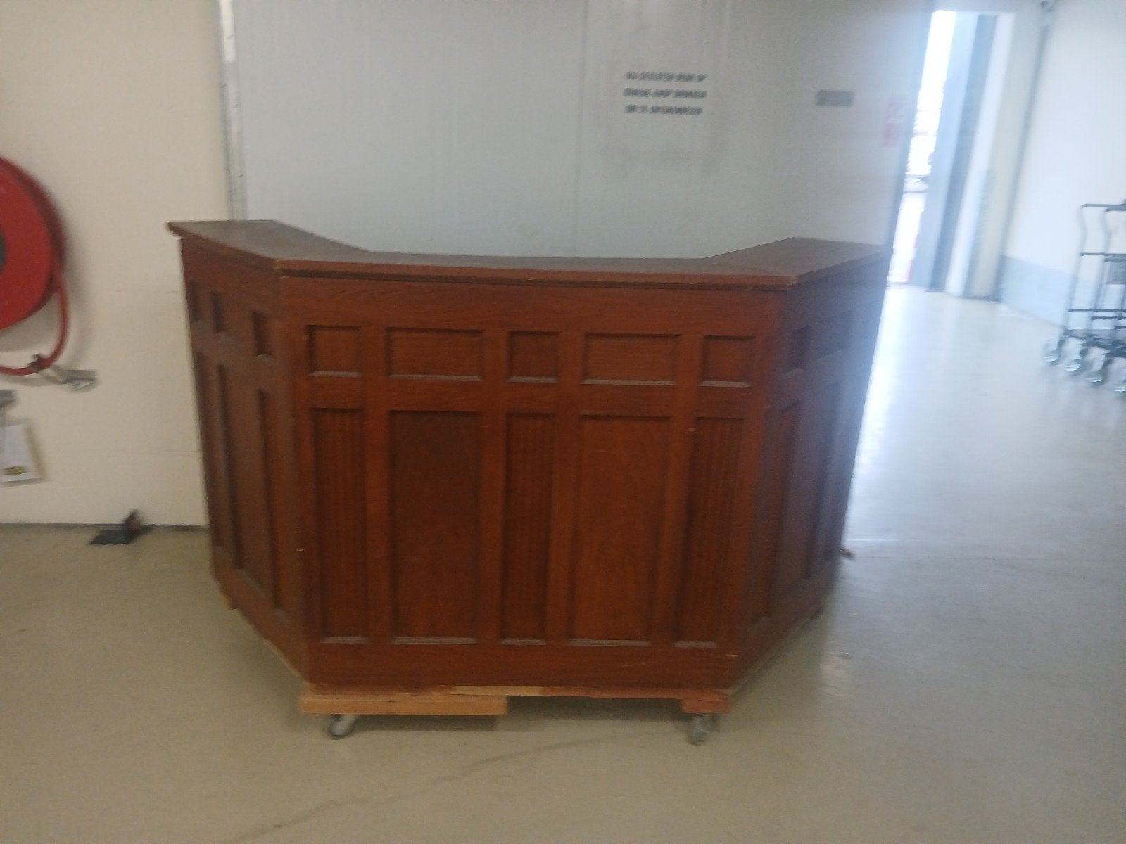 Houten balie/bar . Morgen ophalen! Er zijn 2 exemplaren, Gebruikt, Ophalen of Verzenden, Hout, 90 cm of meer