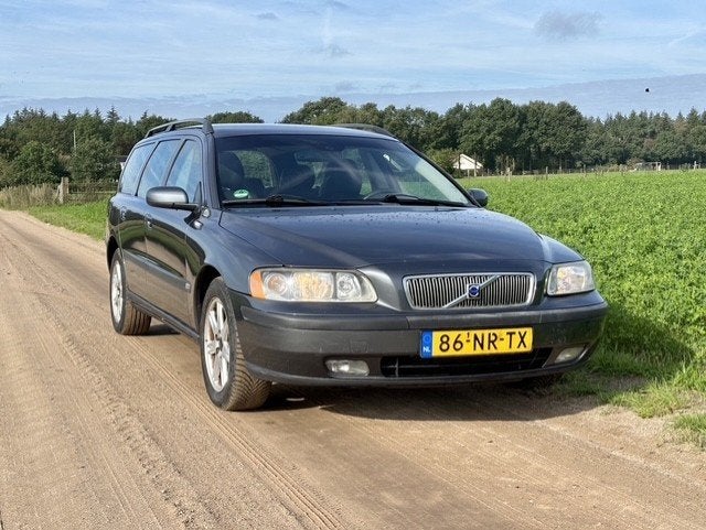Volvo V70 2.4 170PK AUT 2004, nieuwe APK, 1556 kg, 1800 kg, Zwart, Stationwagon