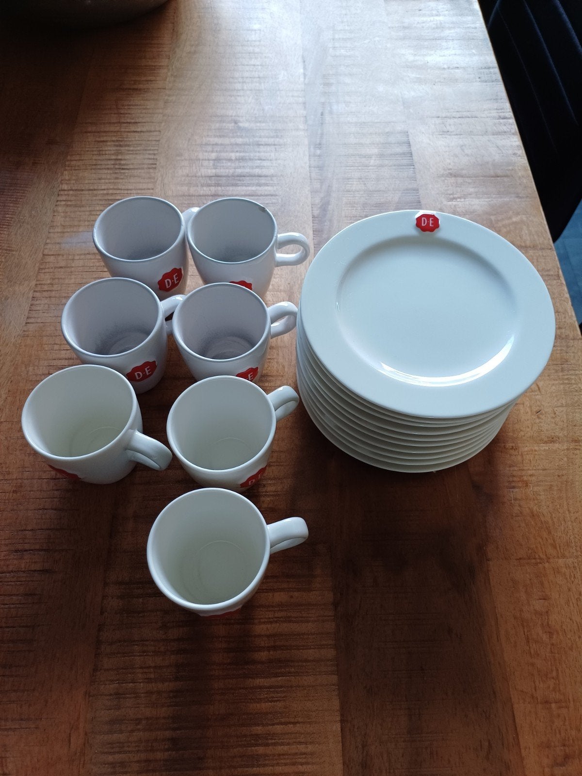 D.E. kopjes en gebaksbordjes.  douwe egberts, Ophalen of Verzenden, Zo goed als nieuw, Modern, Kop(pen) en/of Schotel(s)