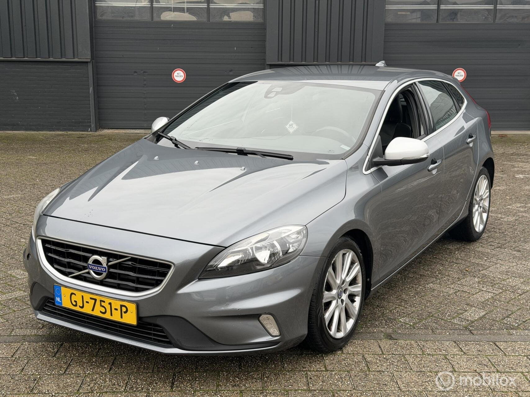 Volvo V40 2.0 D2 R-Design, TURBO DEFECT, Auto's, Volvo, Voorwielaandrijving, Gebruikt, Euro 6, 4 cilinders
