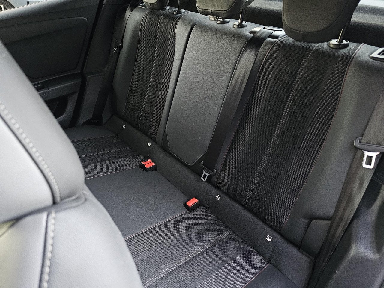 Foto 22 van Opel Mokka 1.2 Turbo GS Line Trekhaak afn. | Stoel en stuurw