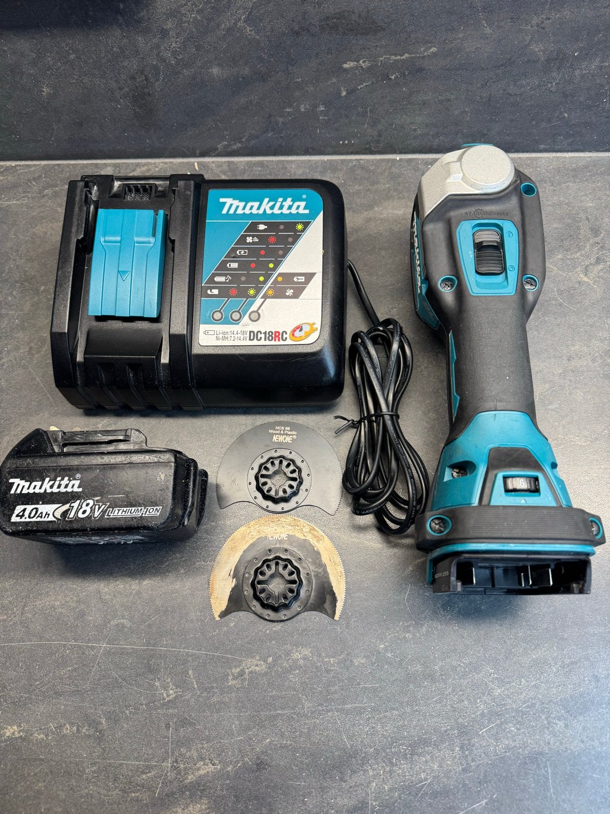 Makita Multitool Starlock Max DTM52 Compleet met Accu en Lad, Ophalen of Verzenden, Zo goed als nieuw