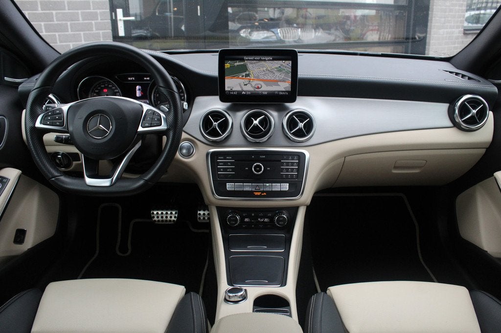 Mercedes-Benz GLA 180 Premium AMG / Keyless / Leer / N.A.P., Auto's, Mercedes-Benz, Gebruikt, 4 cilinders, 122 pk, 1335 kg