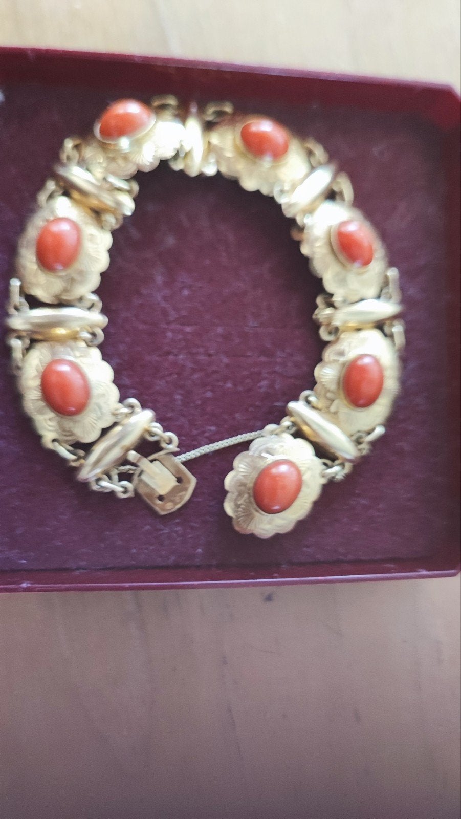 Gouden armband met bloedkoralen, Sieraden, Tassen en Uiterlijk, Ophalen, Gebruikt, Met edelsteen, Goud
