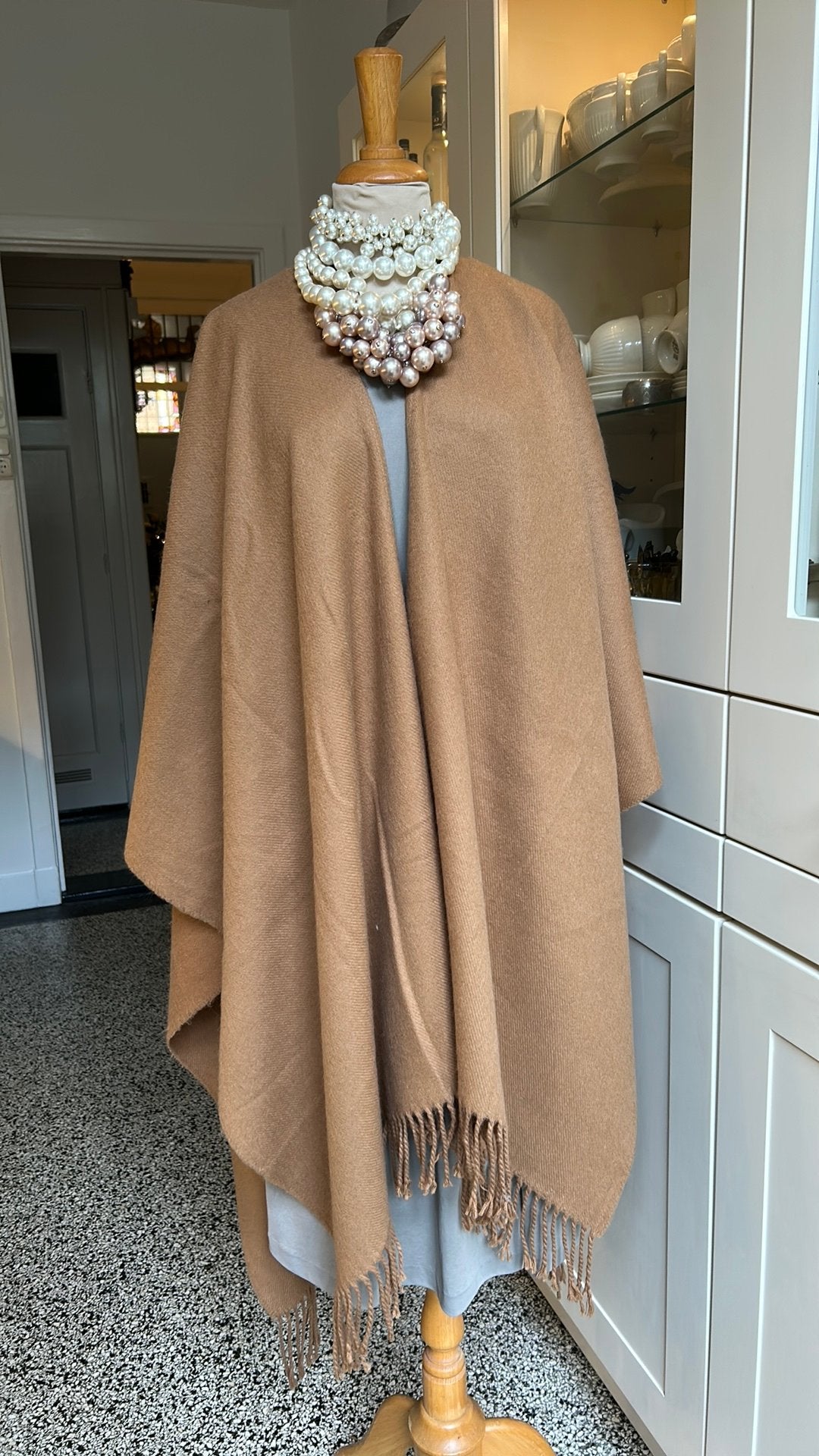 Camelkleurige royale omslagdoek. Nauwelijks gebruikt., Kleding | Dames, Ophalen of Verzenden, Zo goed als nieuw, Maat 46/48 (XL) of groter