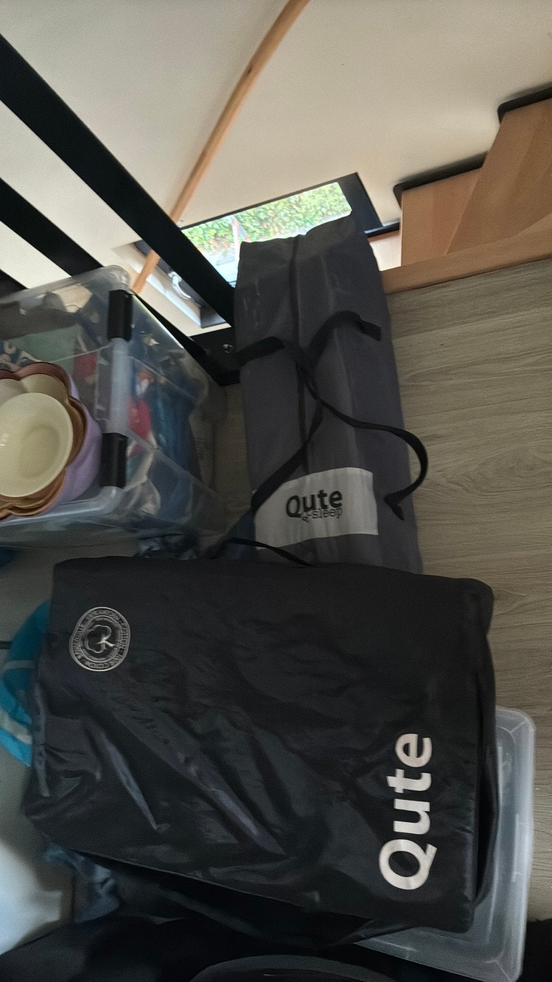 Qute kinder/babycamping bed met matras in goede staat, Ophalen