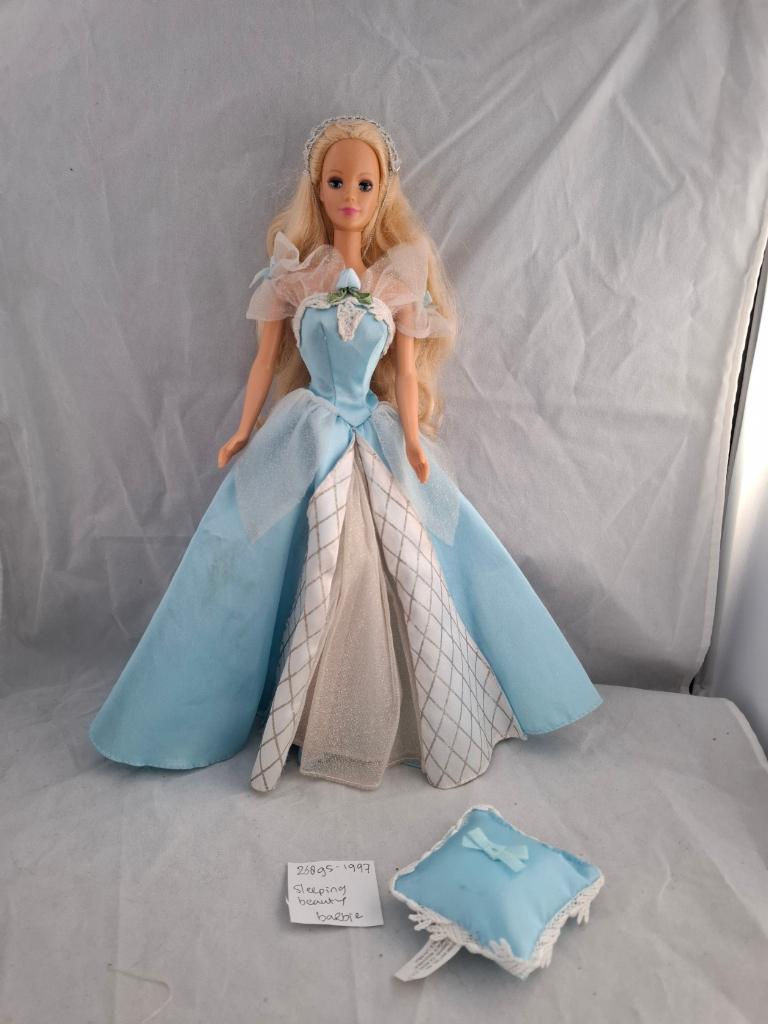 26895-1997 Sleeping Beauty Barbie met slaap ogen., Verzamelen, Poppen, Ophalen of Verzenden, Zo goed als nieuw, Fashion Doll