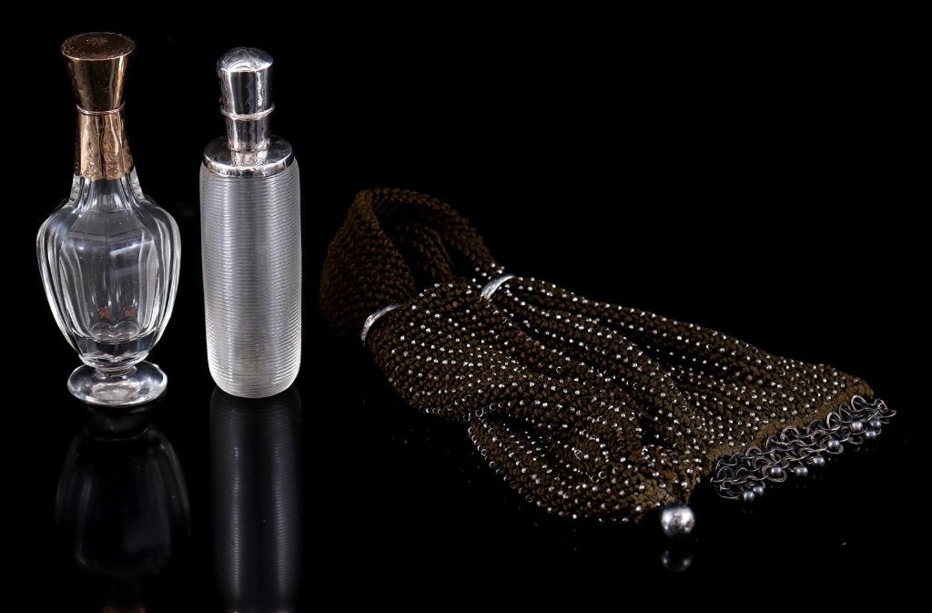 Zilveren Gouden parfumflesje en antieke zilveren geldbuidel, Ophalen of Verzenden, Zilver