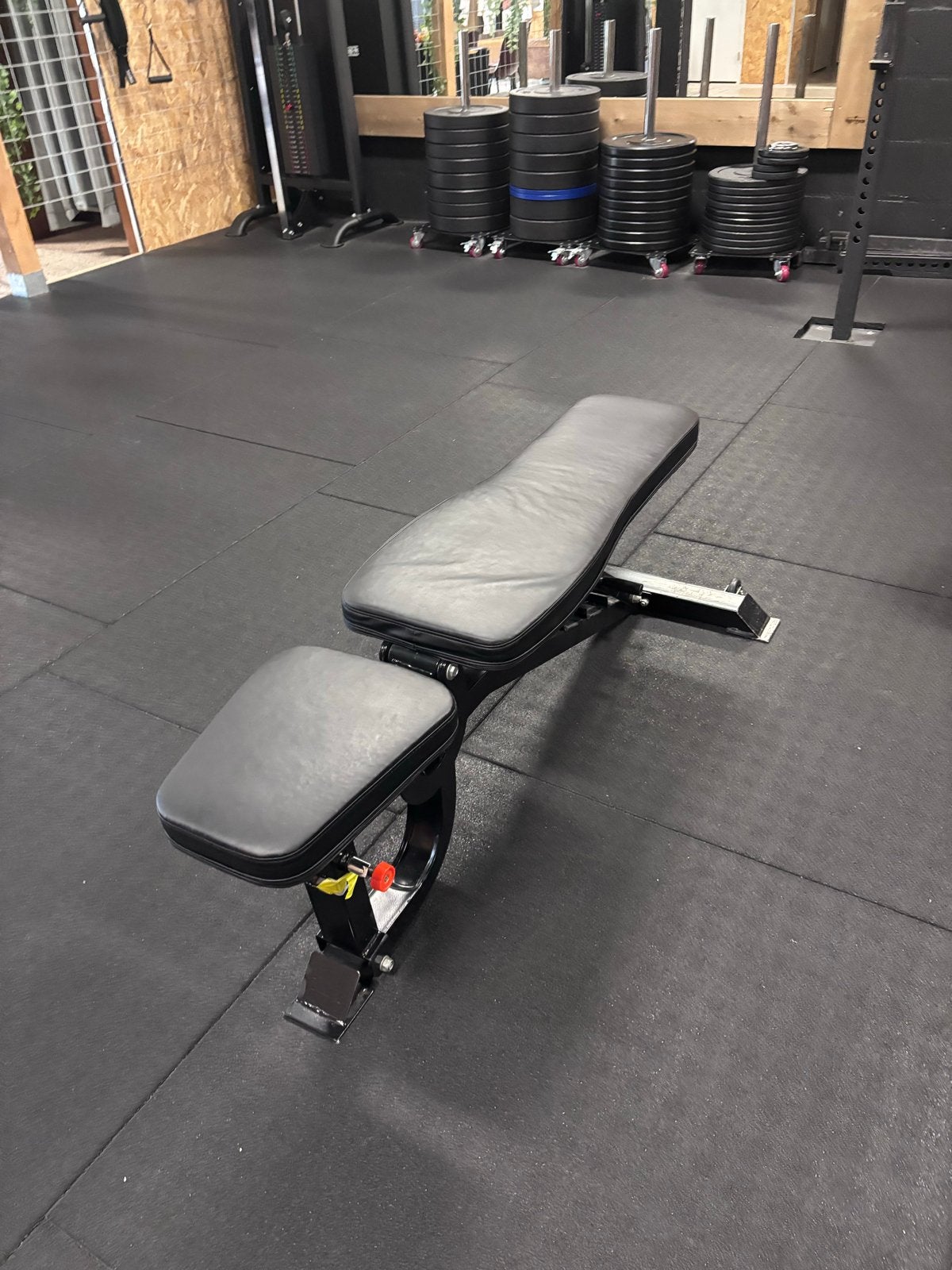 Robuuste Incline Bench voor commercieel gebruik, Sport en Fitness, Fitnessmaterialen, Ophalen, Gebruikt, Borst, Fitnessbank