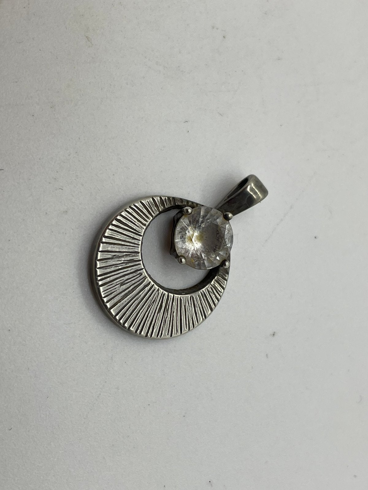 G414 Prachtige zilveren Finse stijl hanger met kristal, Overige voorstellingen, Ophalen of Verzenden, X, Zilver