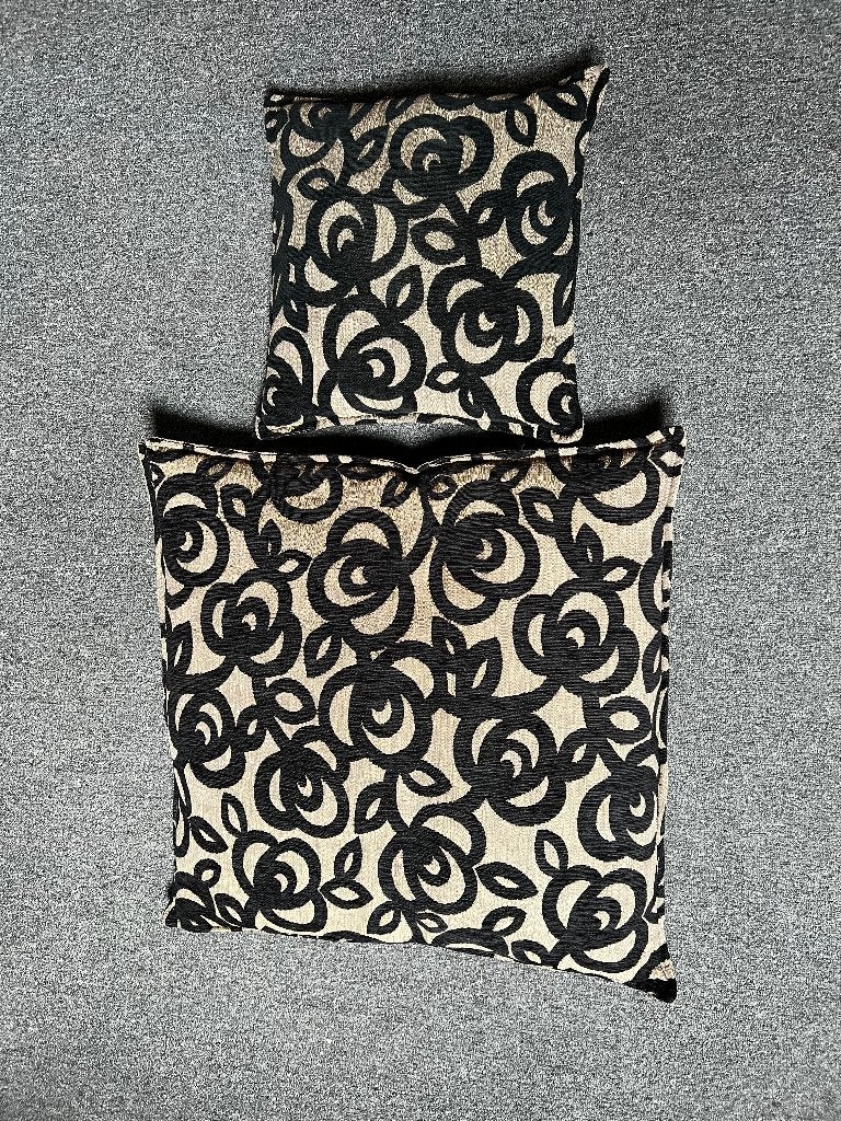 2 Luxe Kussens., Huis en Inrichting, Woonaccessoires | Kussens, Inclusief binnenkussen, Beige, Vierkant, Ophalen of Verzenden