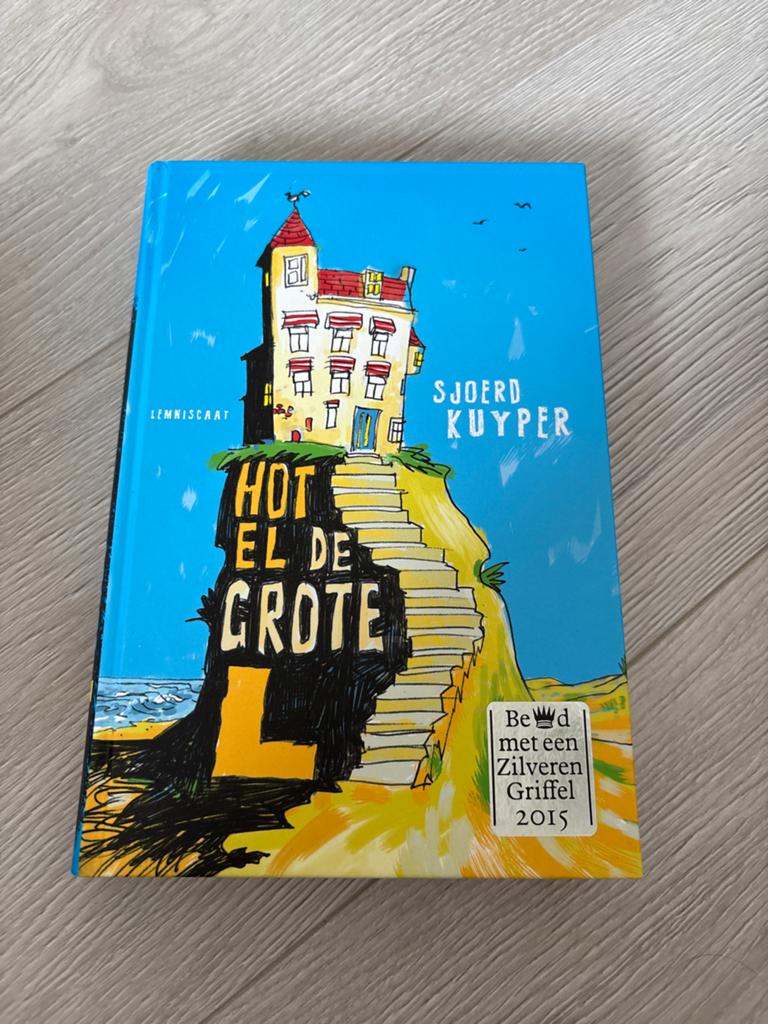 Hotel de Grote L - Sjoerd Kuyper (Zilveren Griffel), Ophalen of Verzenden, Zo goed als nieuw, Fictie