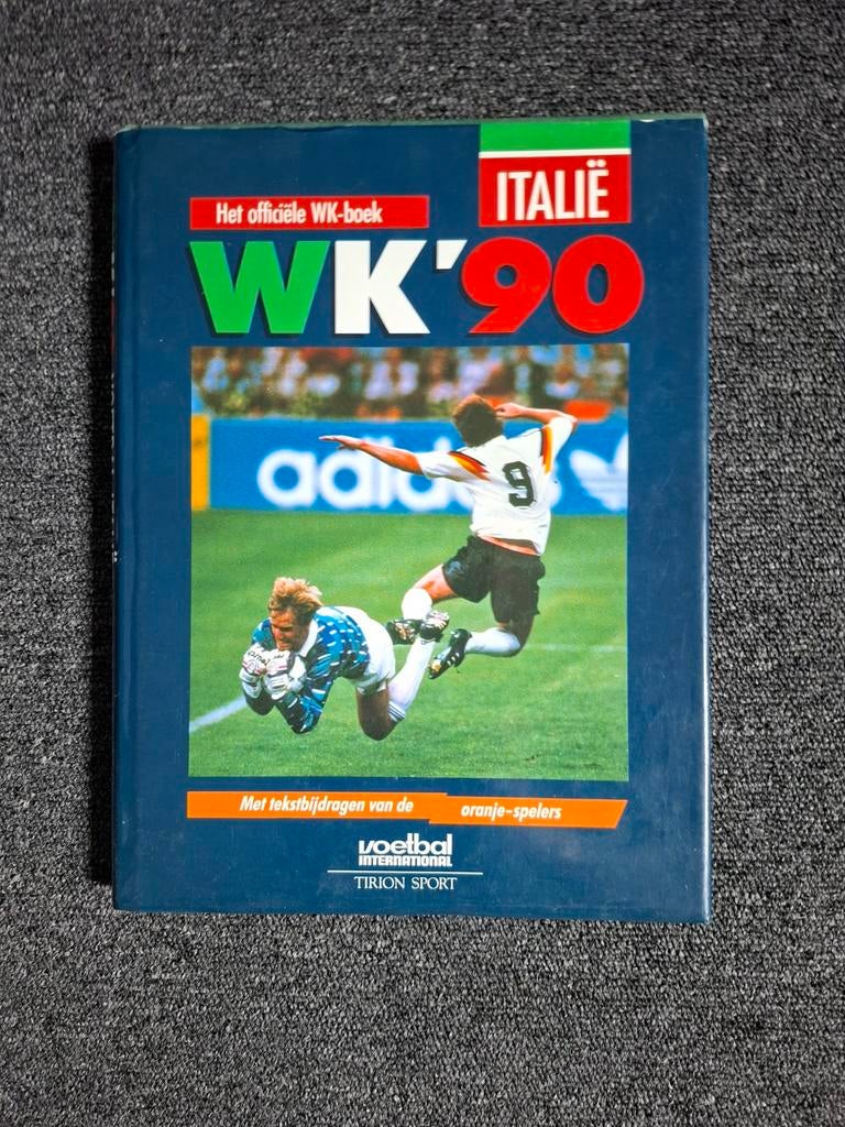 Het officiële WK-boek Italië WK '90 Voetbal International, Boeken, Ophalen of Verzenden, Gelezen, Voetbal International, Balsport