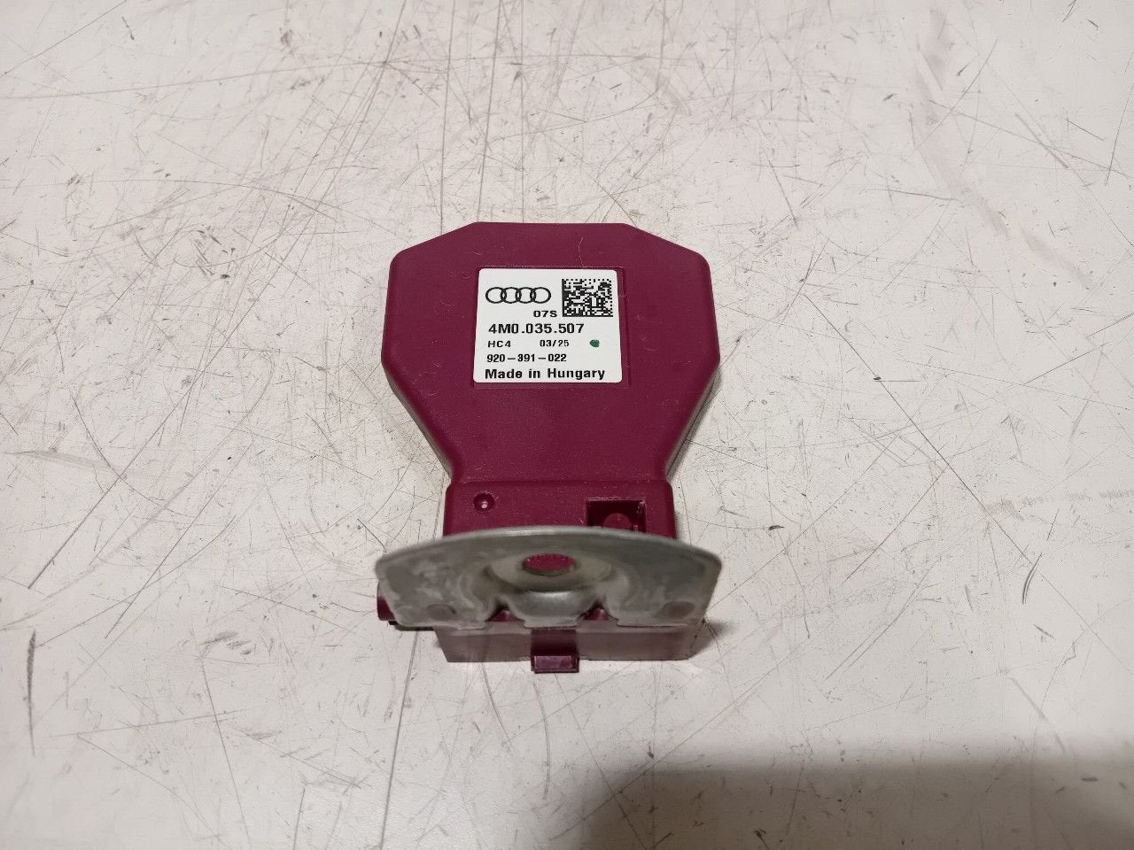 Antenne versterker Audi Q8, Ophalen of Verzenden, Van der Ven Autorecycling B.V., Onderdelen@venauto.nl, Ettenseweg 76, 4706 PB Roosendaal, The Netherlands