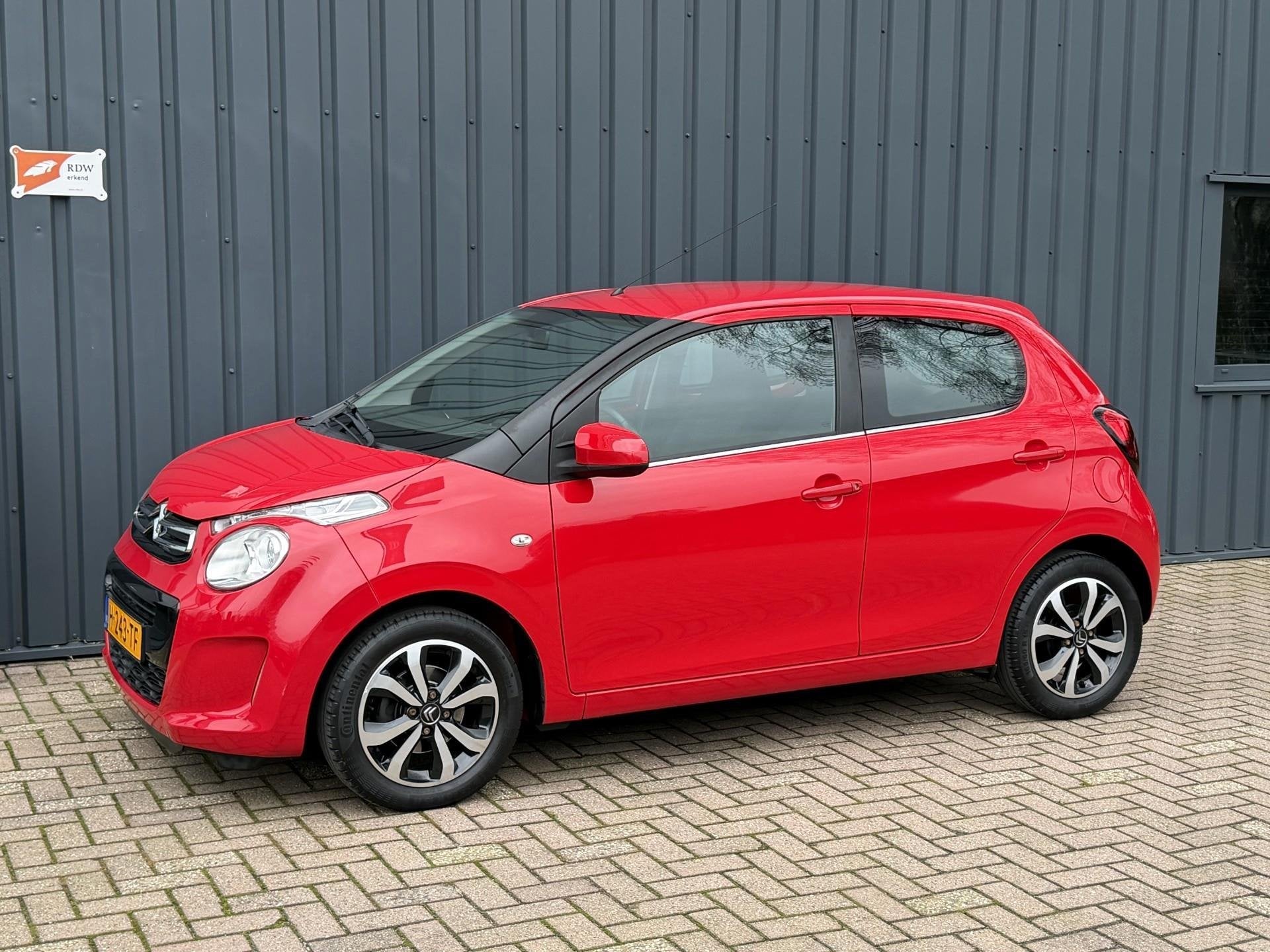 Citroen C1 1.0 VTi Shine AUTOMAAT!/AIRCO!/ONDERHOUDEN!/APK!/, Auto's, Euro 5, Stof, Gebruikt, Zwart