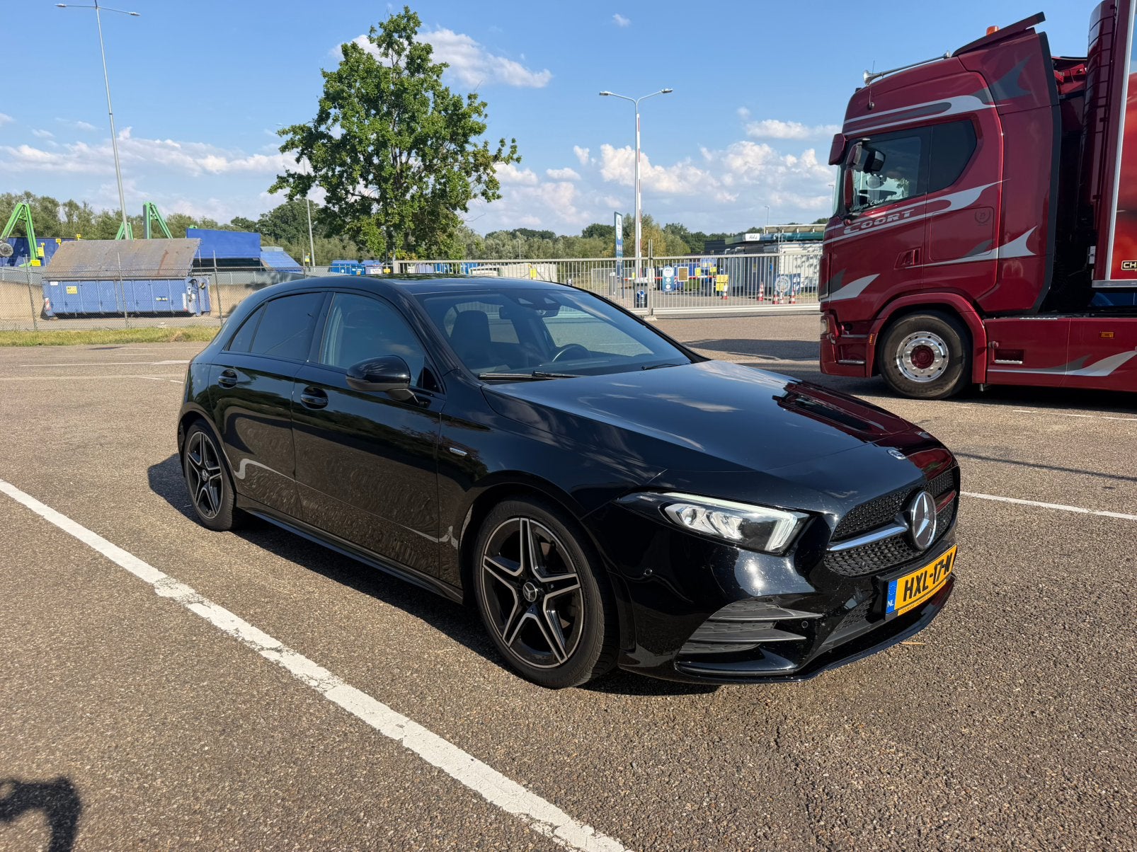 Mercedes-Benz A180 amg - Sfeerverlichting- Automaat, Auto's, 4 cilinders, Alcantara, Zwart, Lane Keeping Assist