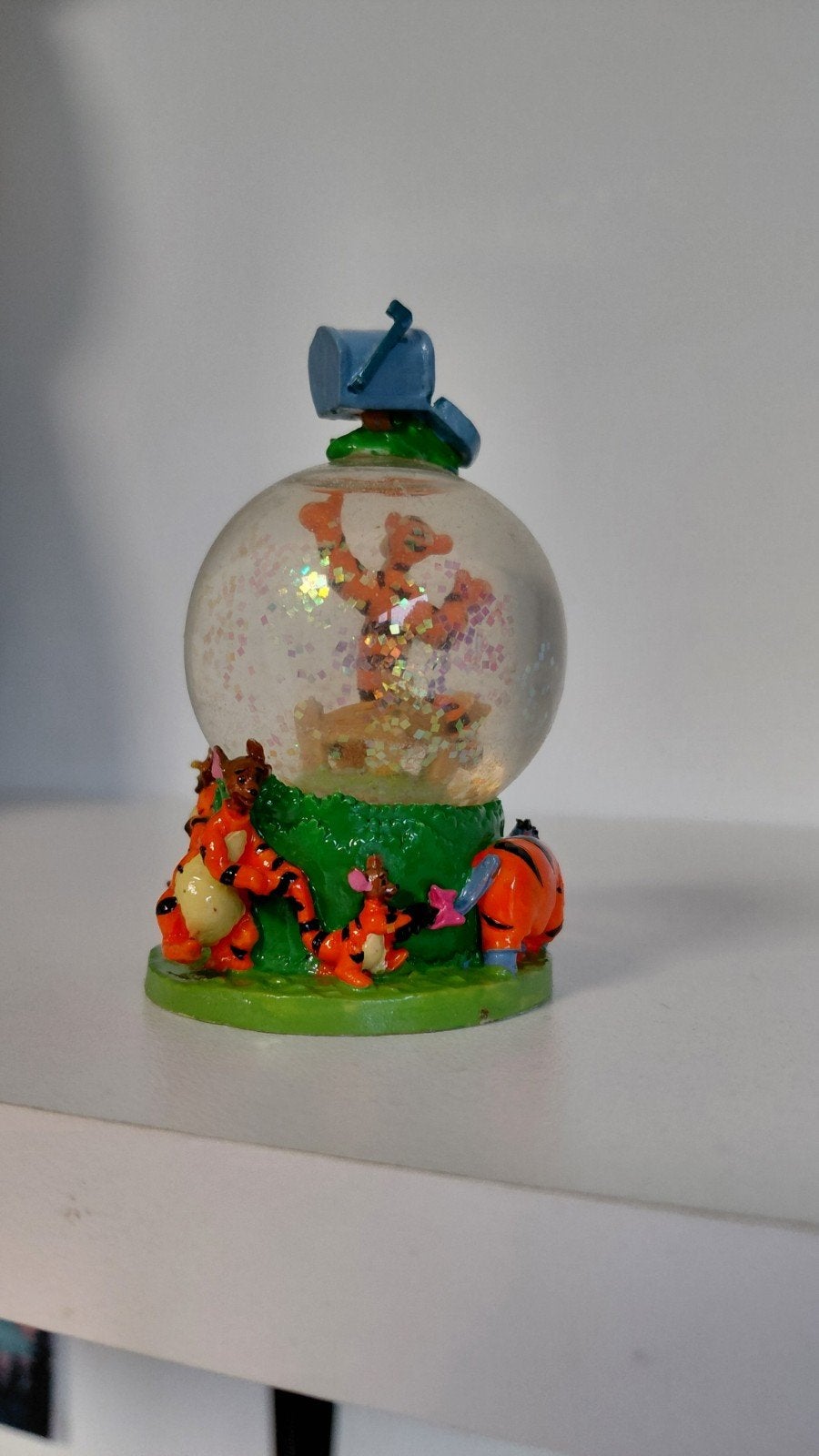 Disney Snowglobe Tijgertje, Verzamelen, Ophalen of Verzenden, Zo goed als nieuw, Beeldje of Figuurtje