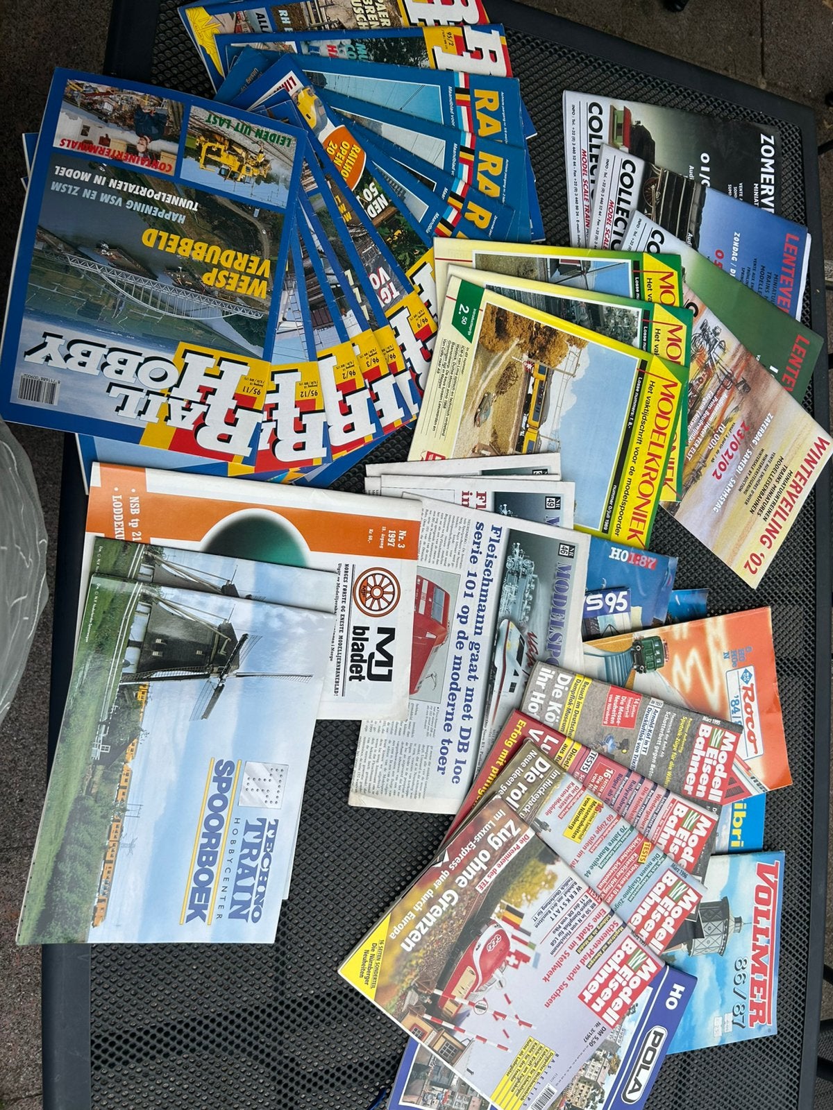 Diverse modelspoor bladen en catalogi., Overige merken, Gebruikt, Gelijkstroom of Wisselstroom, Boek, Tijdschrift of Catalogus