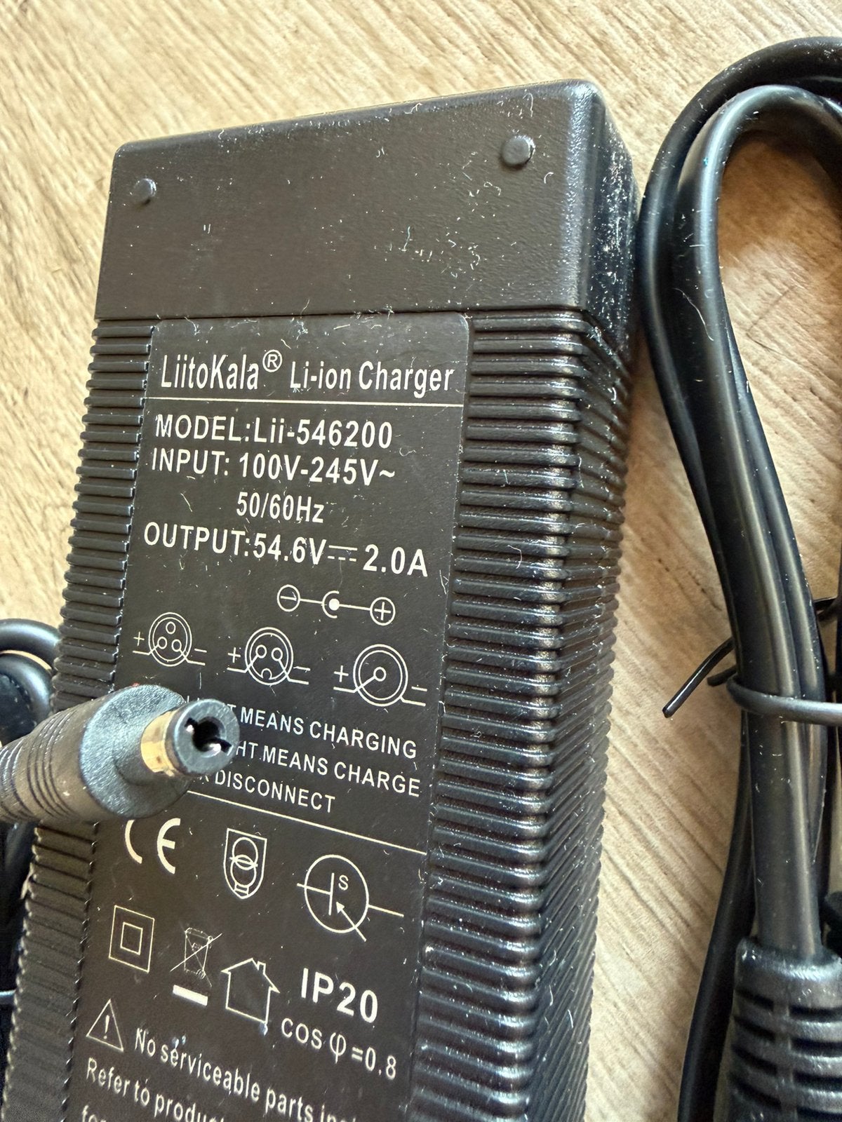 Nieuwe, ongebruikte acculader voor 48V lithium-ion accu’s., Ophalen of Verzenden, Nieuw