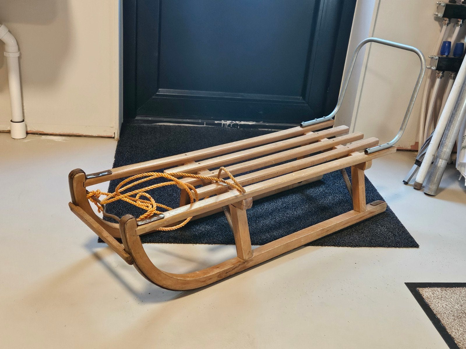 Houten slee met rugleuning, Ophalen, Rem, Gebruikt, Hout