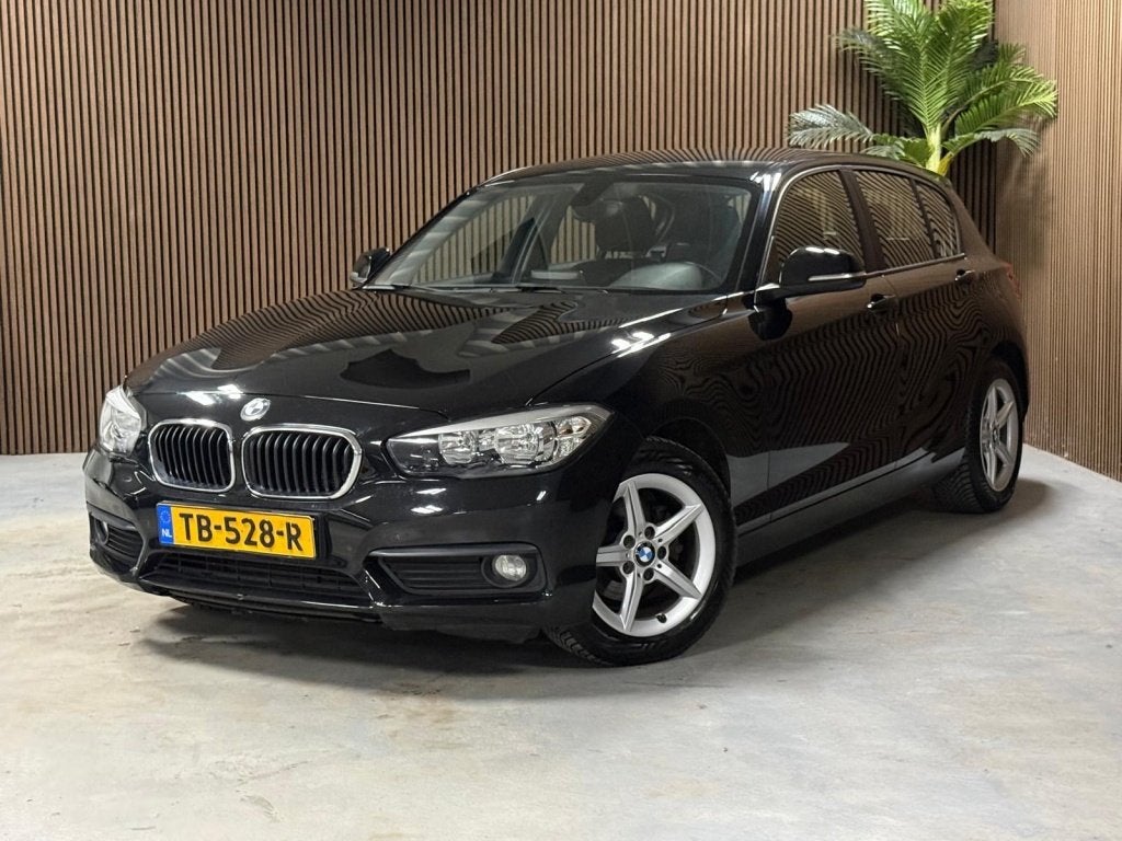 BMW 1-serie 116i Sport (bj 2015), Auto's, 1-Serie, Euro 6, Zwart, 3 cilinders