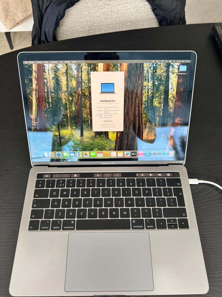 MacBook Pro 13-inch 2019, 2.4 GHz i5 Touch Bar, Gebruikt, 256 GB, 2 tot 3 Ghz, Qwerty