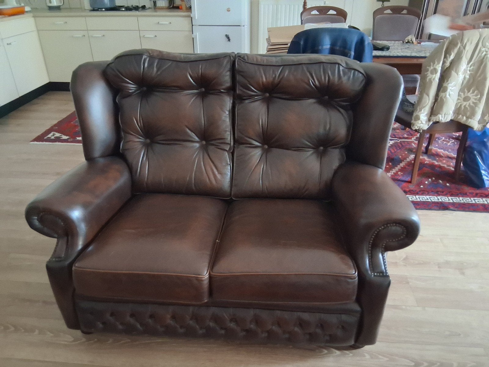 Leren tweezitsbank - Chesterfield stijl, Huis en Inrichting, Ophalen, Gebruikt, 150 tot 200 cm, Chesterfield