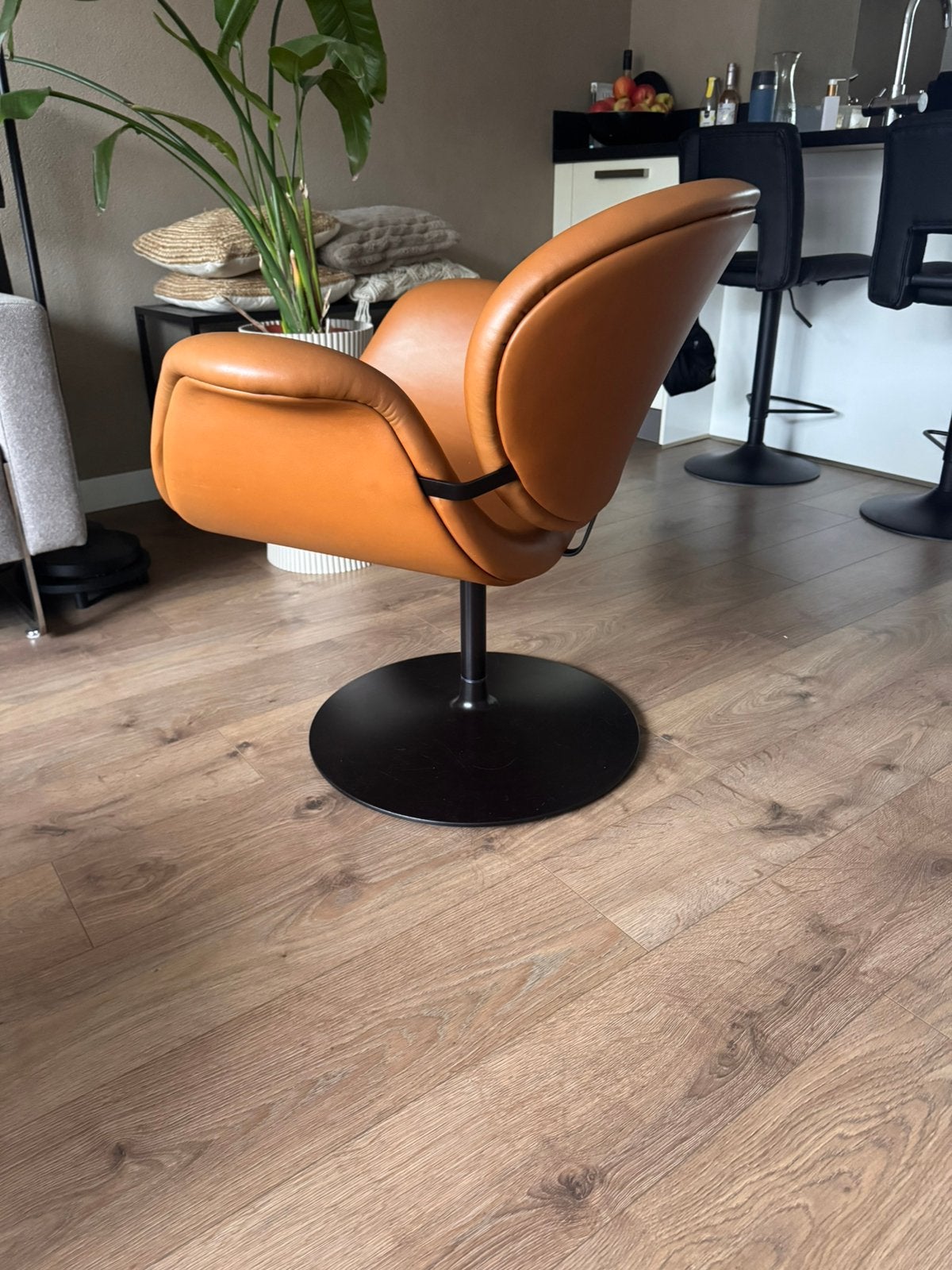Artifort Tulip Midi fauteuil - Pierre Paulin, Ophalen, Luxe design, Gebruikt, Minder dan 75 cm