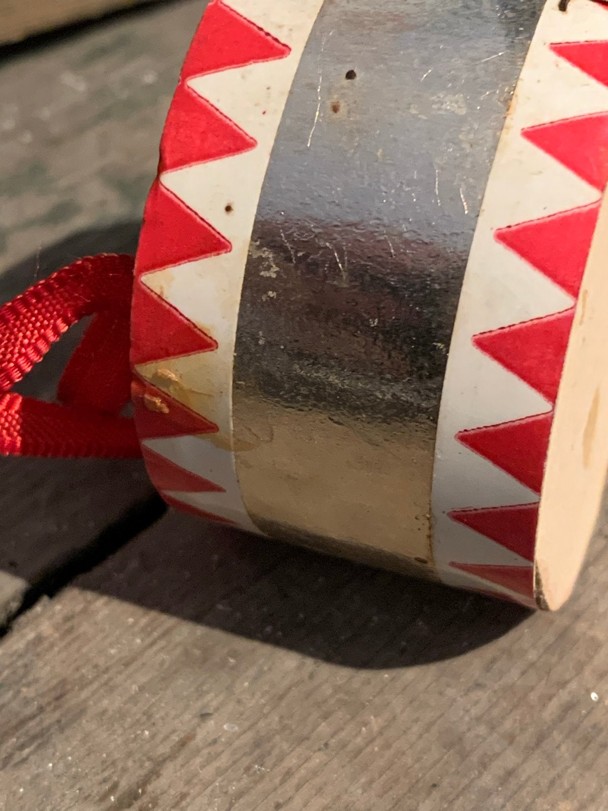 Zeer oude Kerstboom versiering trommel met rood lint, Gebruikt, T, Ophalen of Verzenden, N