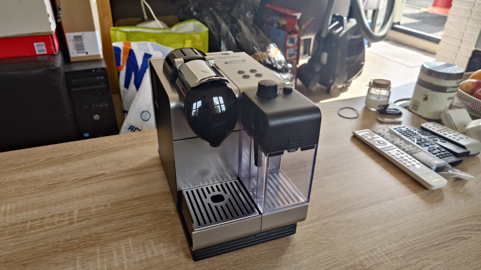 Nespresso De'Longhi EN520.S Lattissima+ Koffiemachine, Koffiepads en cups, Espresso apparaat, Ophalen of Verzenden, Zo goed als nieuw