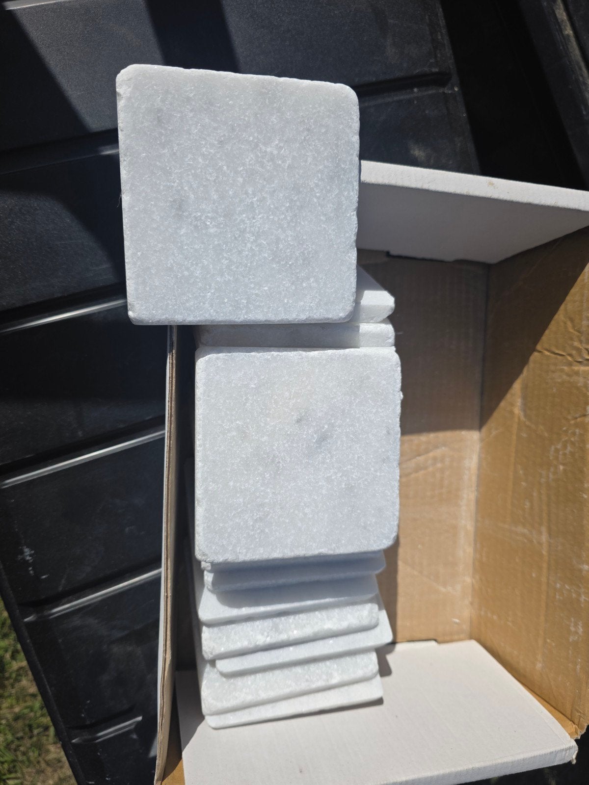 Mooie witte stenen tegeltjes 10x10 - 2 dozijn en 18 losse, Ophalen, Wandtegels, Nieuw, Minder dan 20 cm